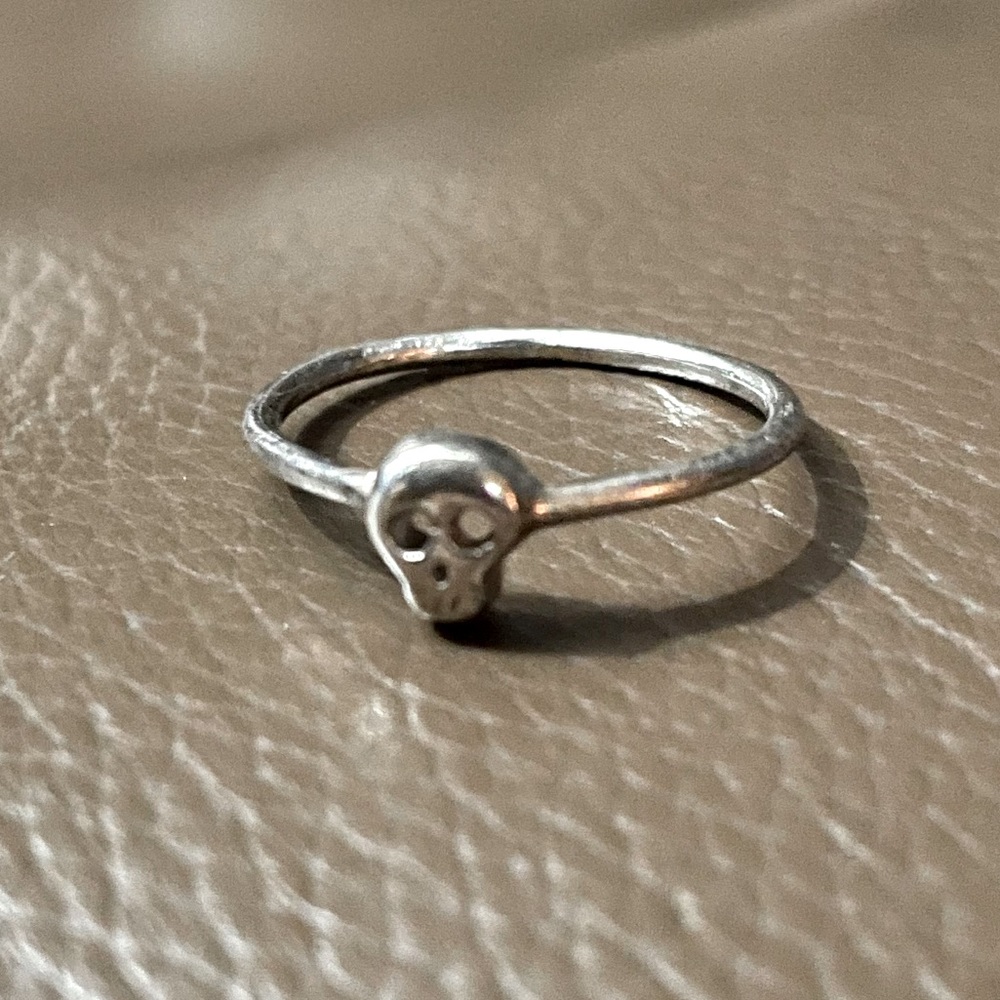 Skull ring